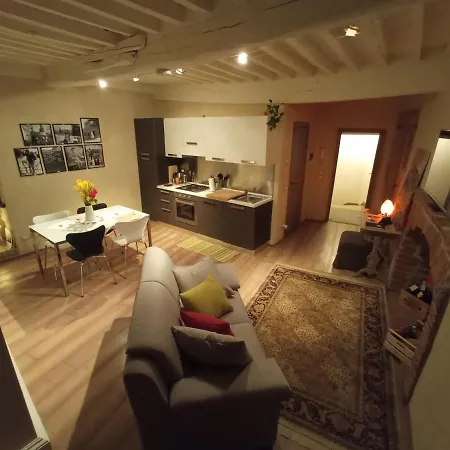 Apartmán Io E Te Centro Storico - Seconda Doccia Su Romantica Corte