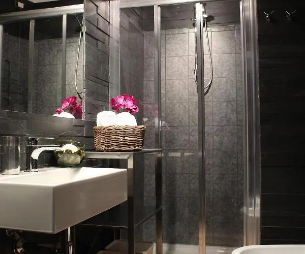 Io E Te Centro Storico - Seconda Doccia Su Romantica Corte * Cortona